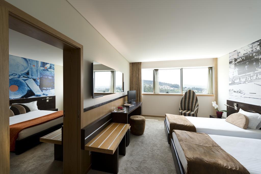 Connecting Room